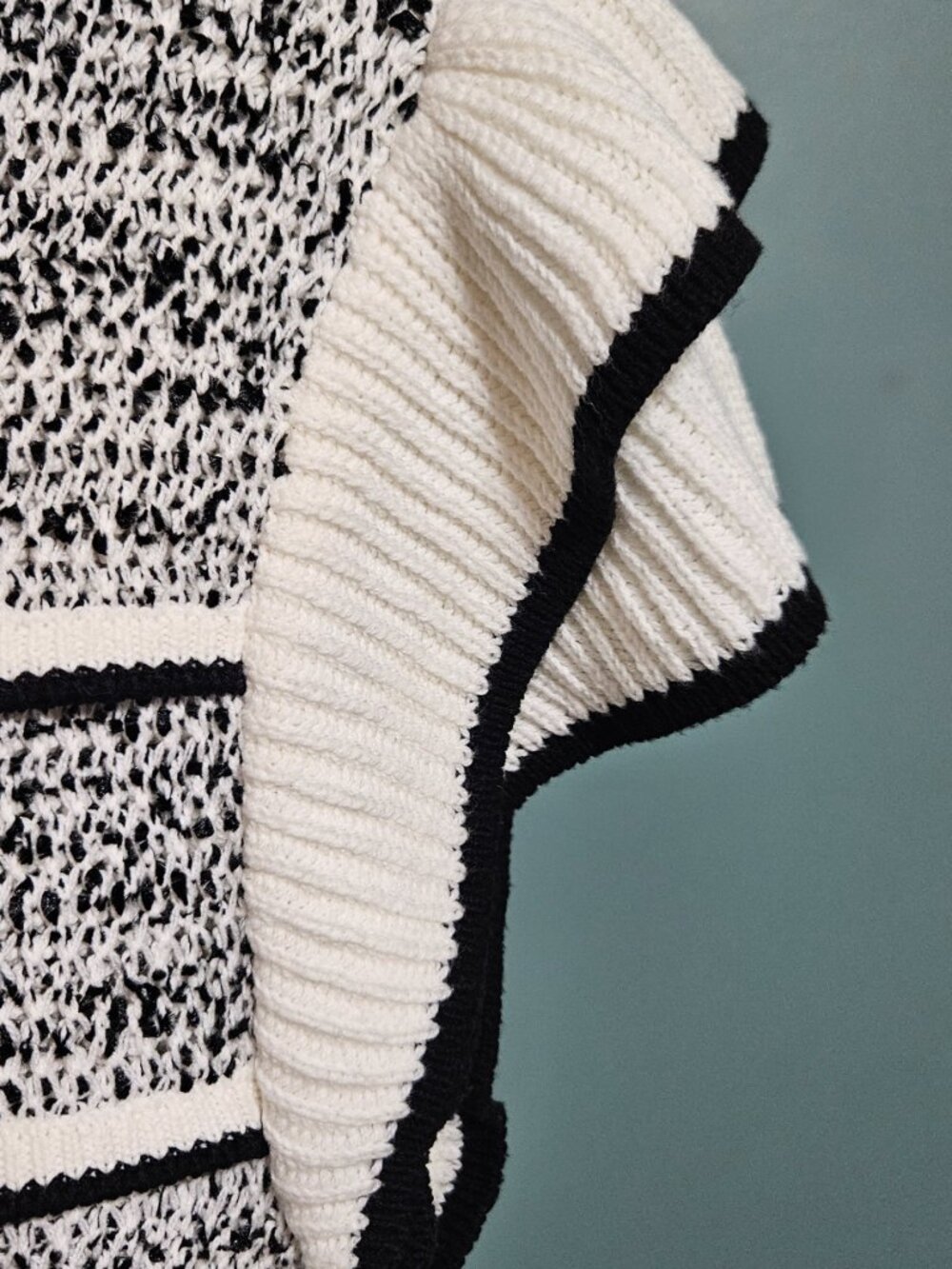 Versona Flutter Sleeve Off-White & Black Sweater - Picture 5 of 6
